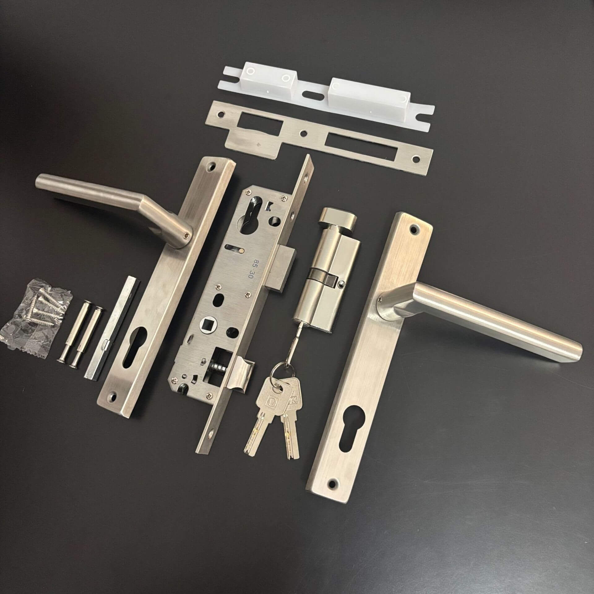 khoa tay gat cua nhom 0236 (4)