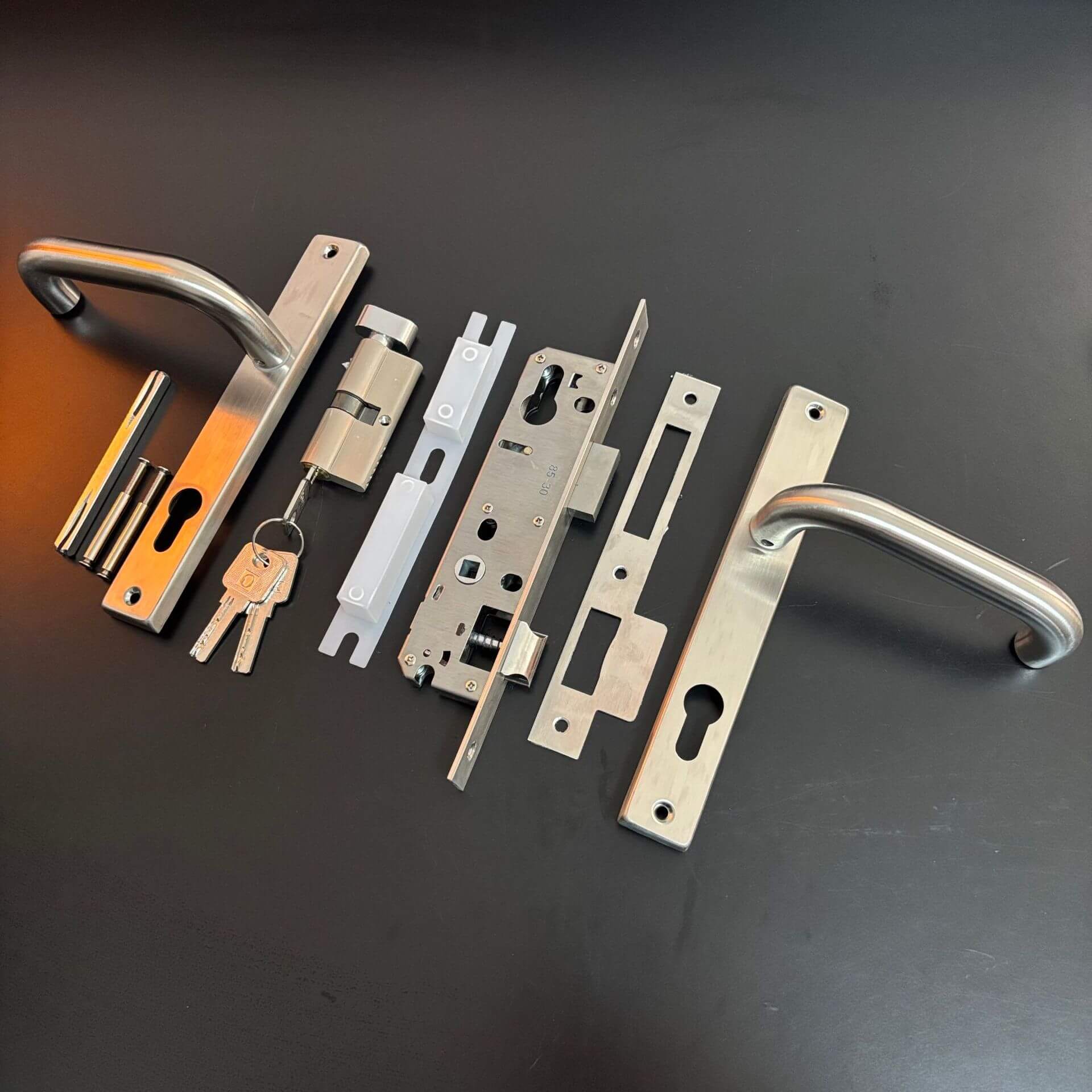 khoa tay gat cua nhom 0236 (5)