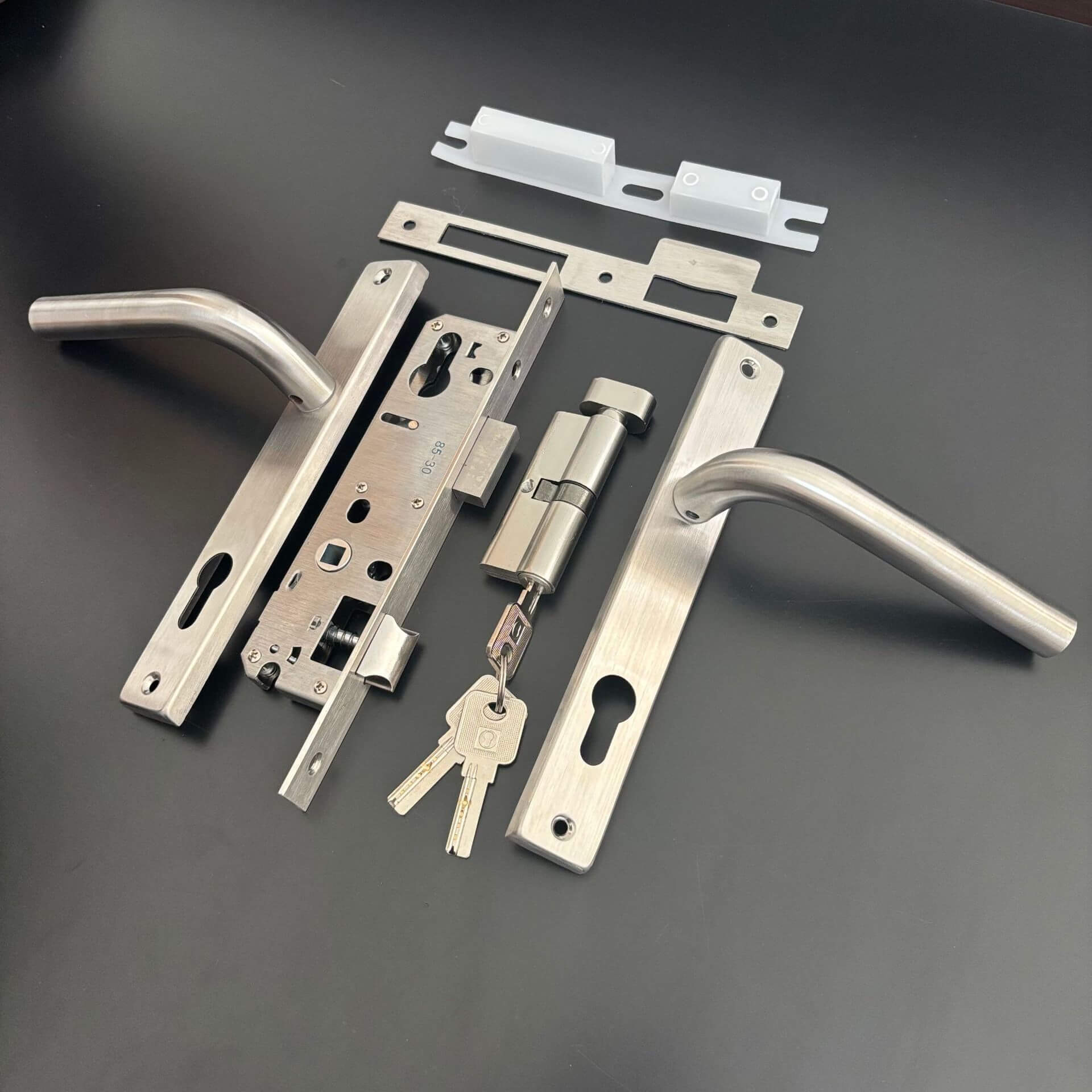 khoa tay gat cua nhom 0236 (6)