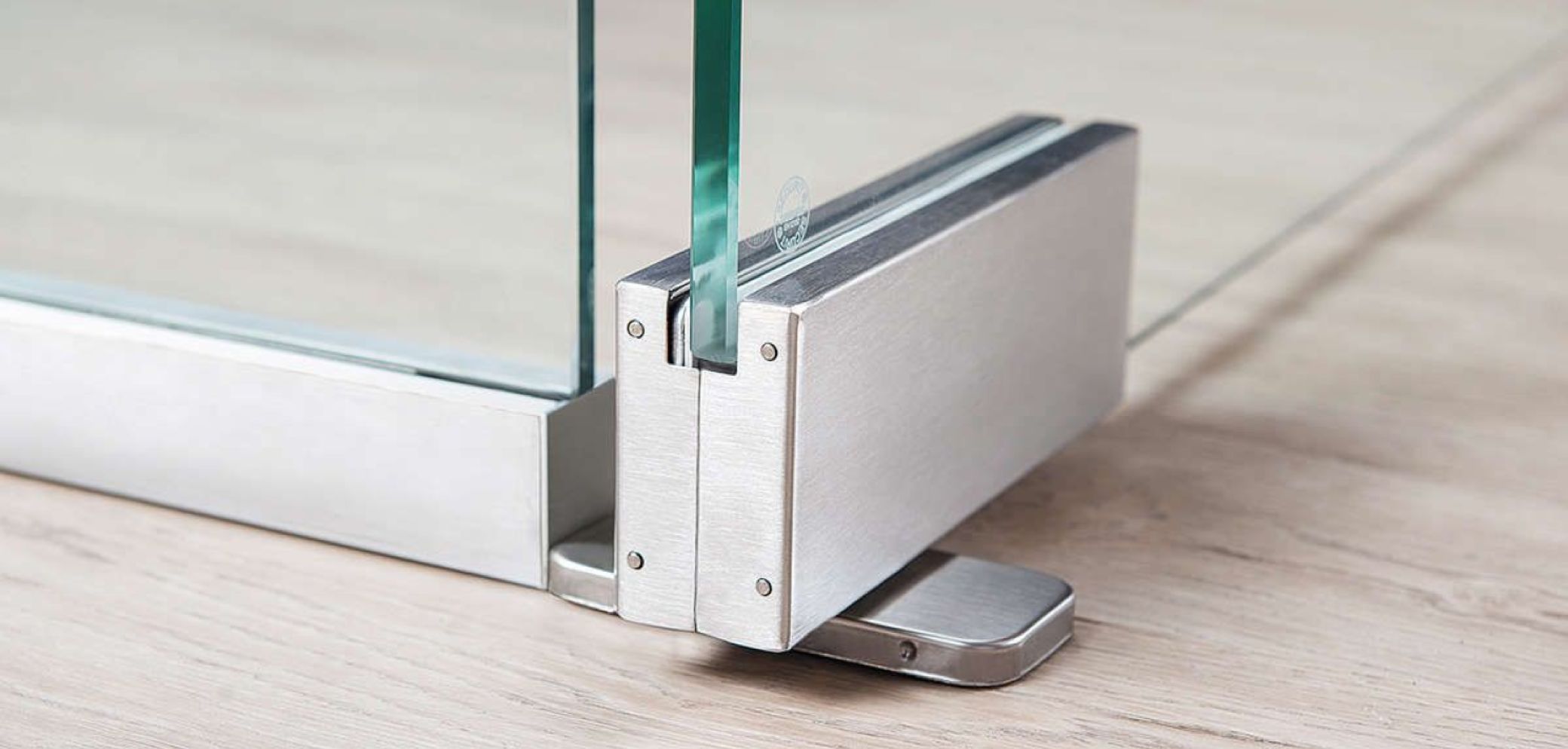 Bản lề sàn và khóa cửa
